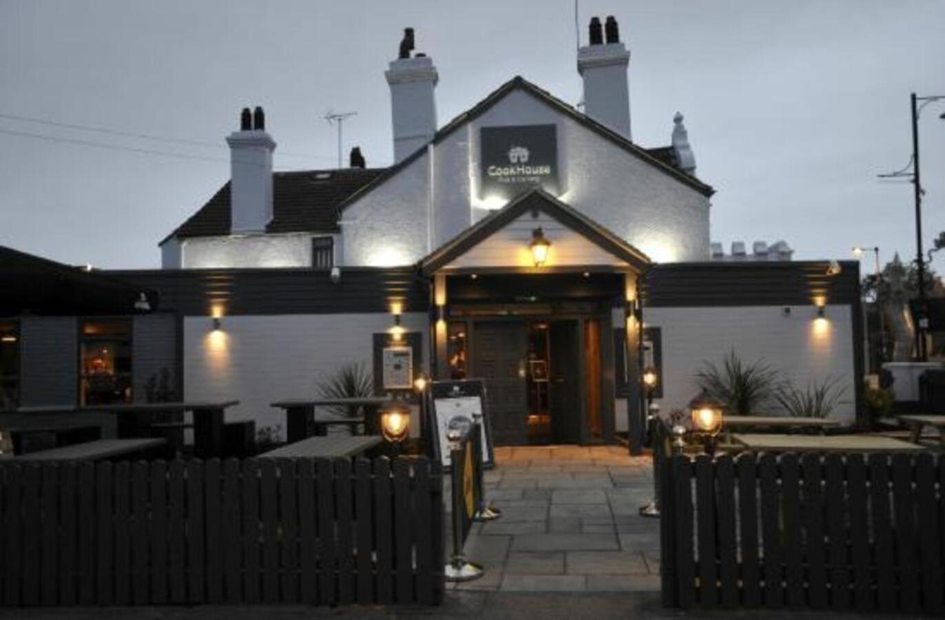 Vale View Apartment, Prestatyn, North Wales - A Stylish, Dog-Friendly Holiday Let Just A 5 Min Walk To Beach & Town! מראה חיצוני תמונה
