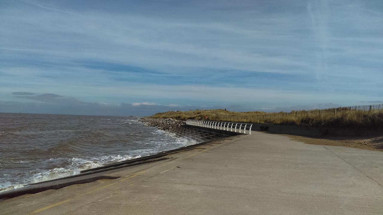 Vale View Apartment, Prestatyn, North Wales - A Stylish, Dog-Friendly Holiday Let Just A 5 Min Walk To Beach & Town! מראה חיצוני תמונה